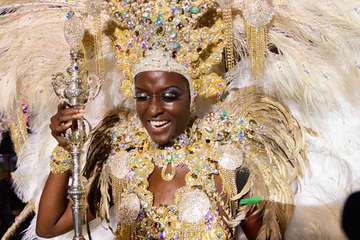 El diseñador teldense Nauzet Afonso vuela con éxito en el Carnaval capitalino (Foto TA)
